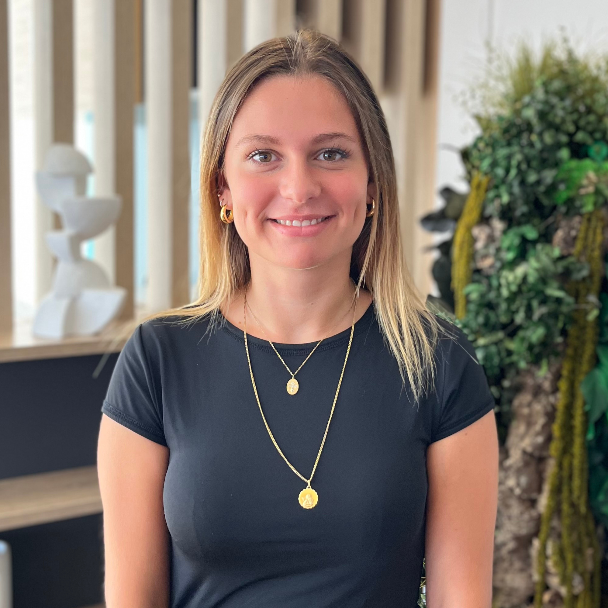 Lyse BARBE Assistante administrative