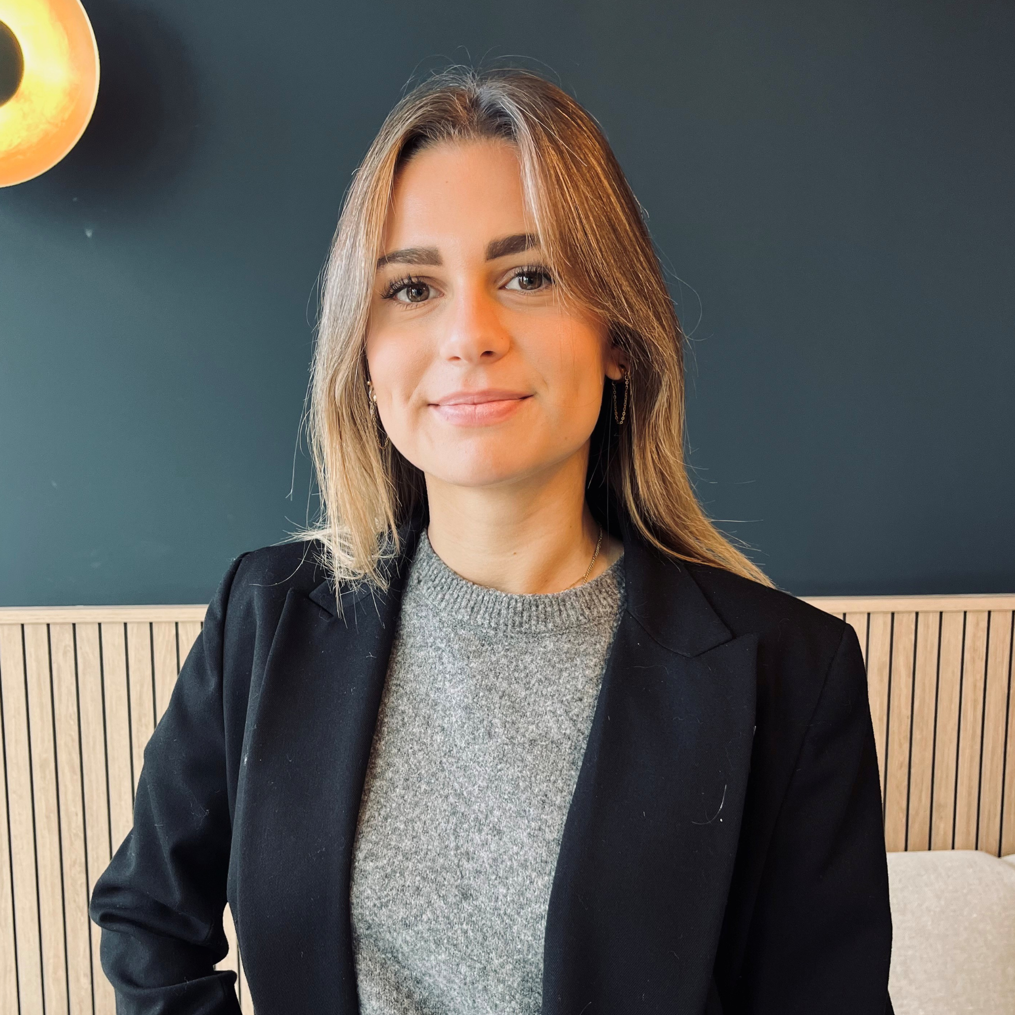 Lyse BARBE Assistante administrative